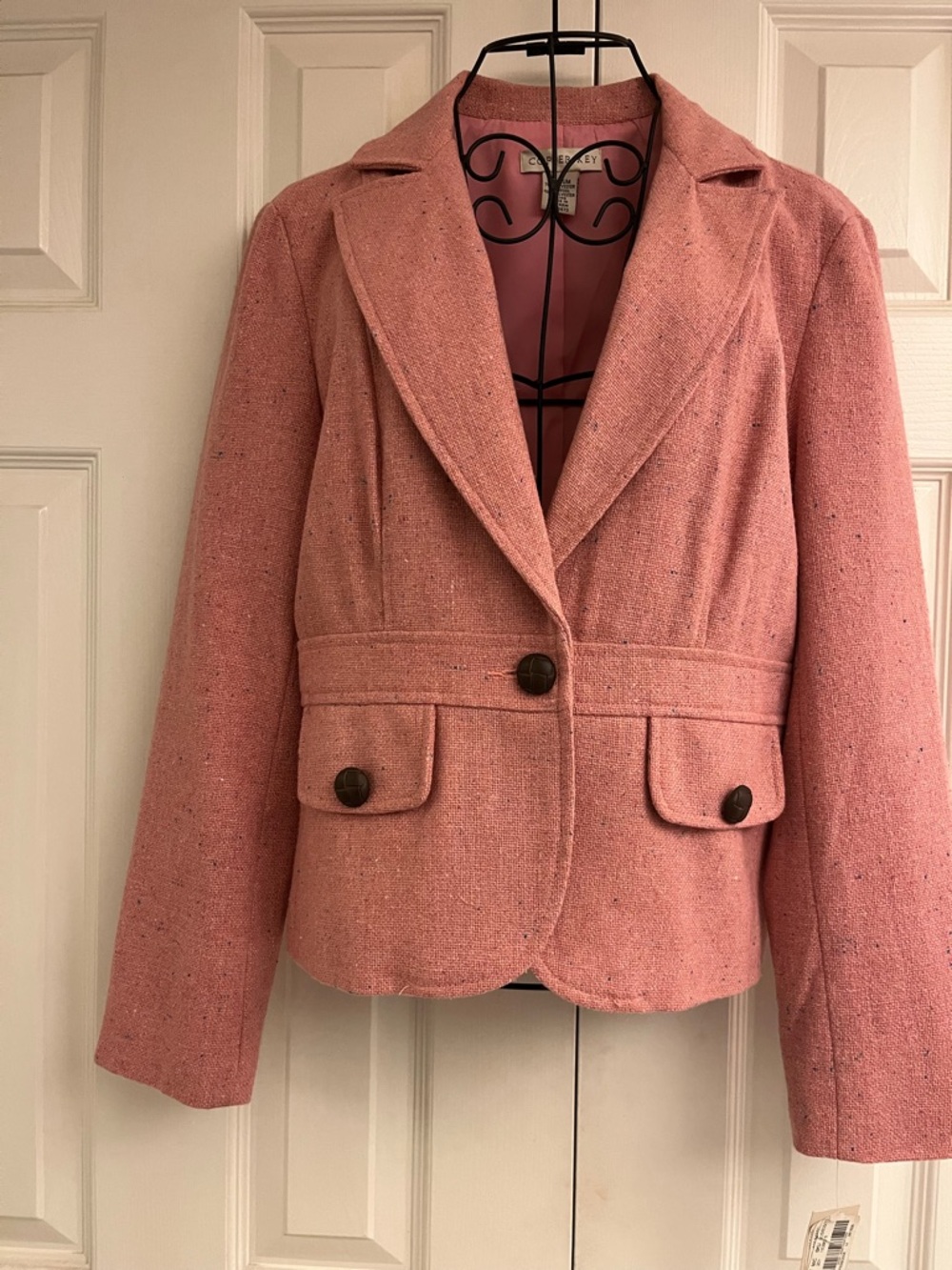 Short pink wool jacket with leather buttons